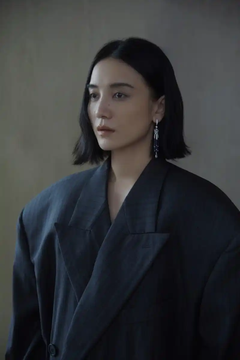 宋佳短发红毯造型:自由宁静,利落飒爽