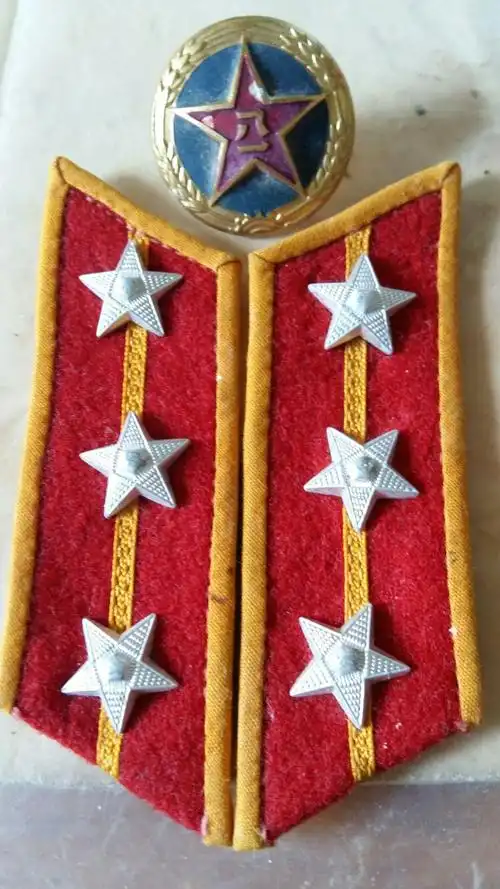 1963年被授予上尉军衔.