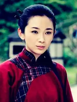 石莉(章雯淇饰演)