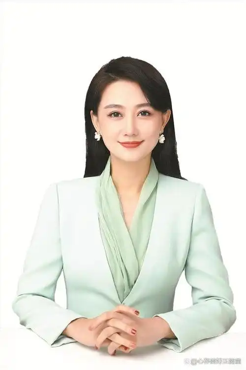 深圳卫视女主持人张美曦,太漂亮了