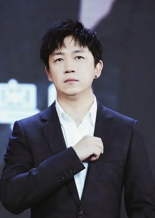 看预告,潘粤明老师颜值回春啊!