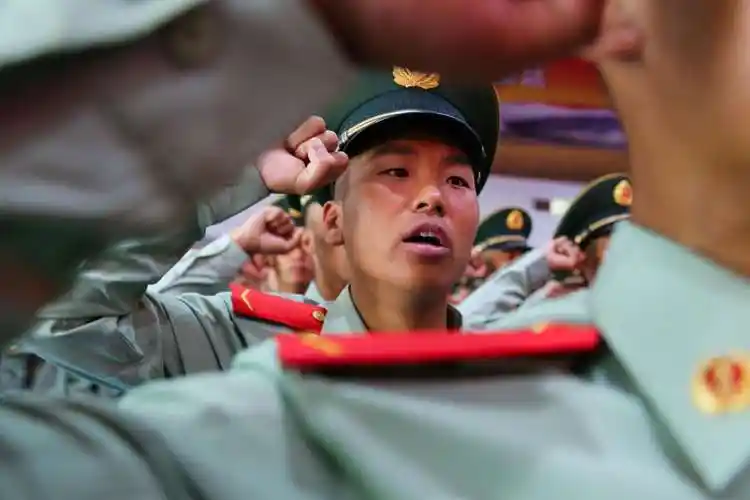 图为新战友宣誓. 刘进峰摄