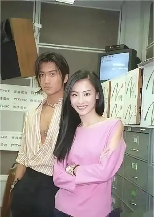 张柏芝和谢霆锋在菲律宾突然宣布结婚,真是闪婚啊!