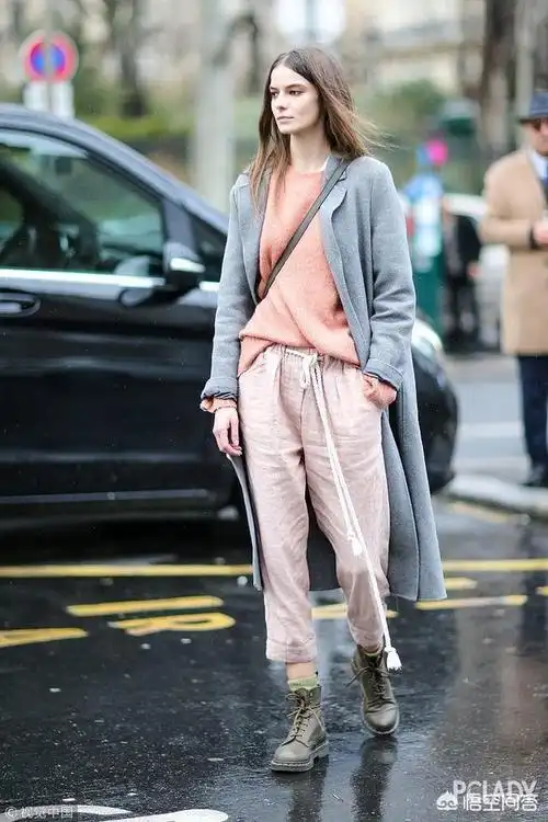 马丁靴配什么裙子比较好啊