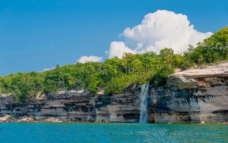 自然,峭壁,河流,天空,树木,安静,晴空,白云,风景自然壁纸图片