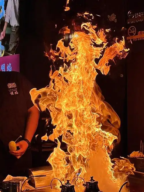 青岛明焰精致铁板料理火焰表演太壮观60