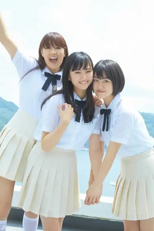 高中萌妹写真 清新元气溢满双眼