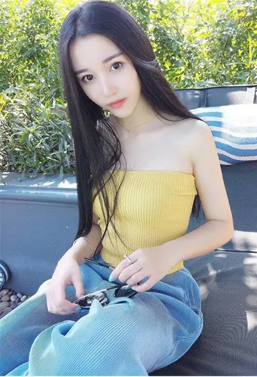 女生三七分长直发效果图