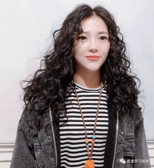 2020流行"满头烫"【精选80款】_发型