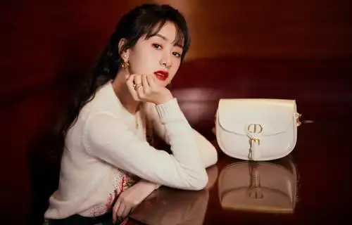 相关标签袁冰妍星河圣诞风大片写真上一图集:2021新年快乐创意艺术字