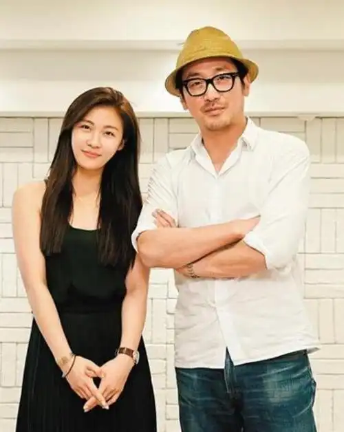 余华甩糟糠之妻另娶她人,新老婆一句话点醒,余华狂拿1550万版税