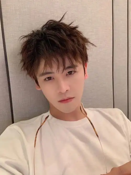 男生自拍隔离在家