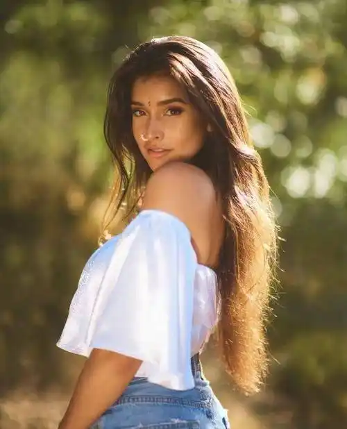 印度富家美女来中国旅游,坦言太羡慕中国女生,想要嫁到中国!