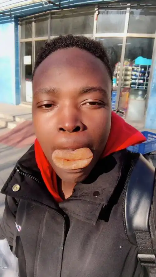 我嘴唇子大不哈哈哈哈哈哈哈哈哈