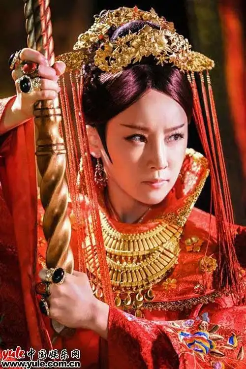 谢楠剧照 昨日,谢楠在自己的微博上转发了一组电影《大话西游3》的