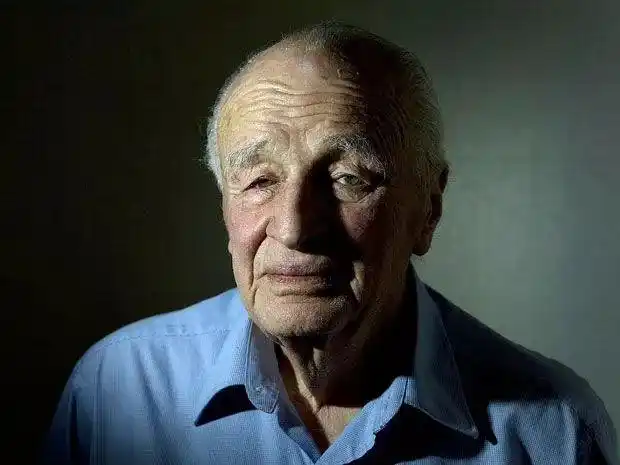 被50个国家拒签的犹太少年,拿着中国的签证,救了全家人!