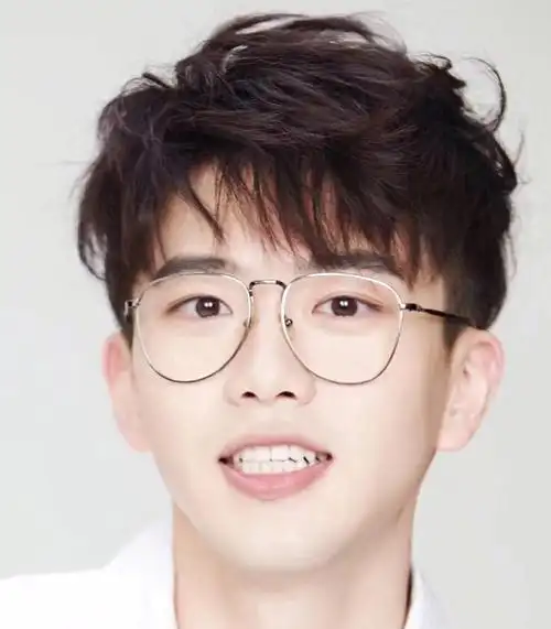 方脸男生适合什么发型又man又帅的方脸男生发型你值得拥有