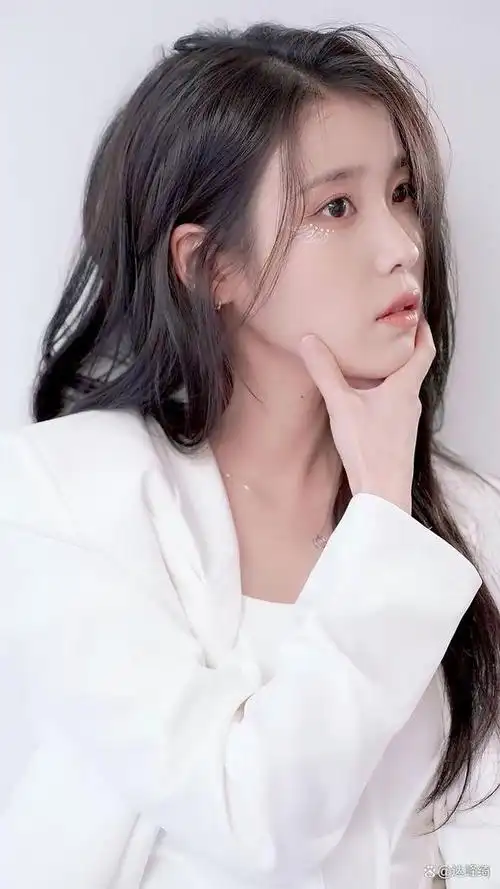 为什么iu李知恩那么火,为何被称为国民妹妹,她为何如此受欢迎?