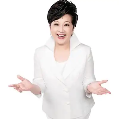 香港老戏骨薛家燕年过花甲不退休劲歌热舞嗨翻天男友小17岁