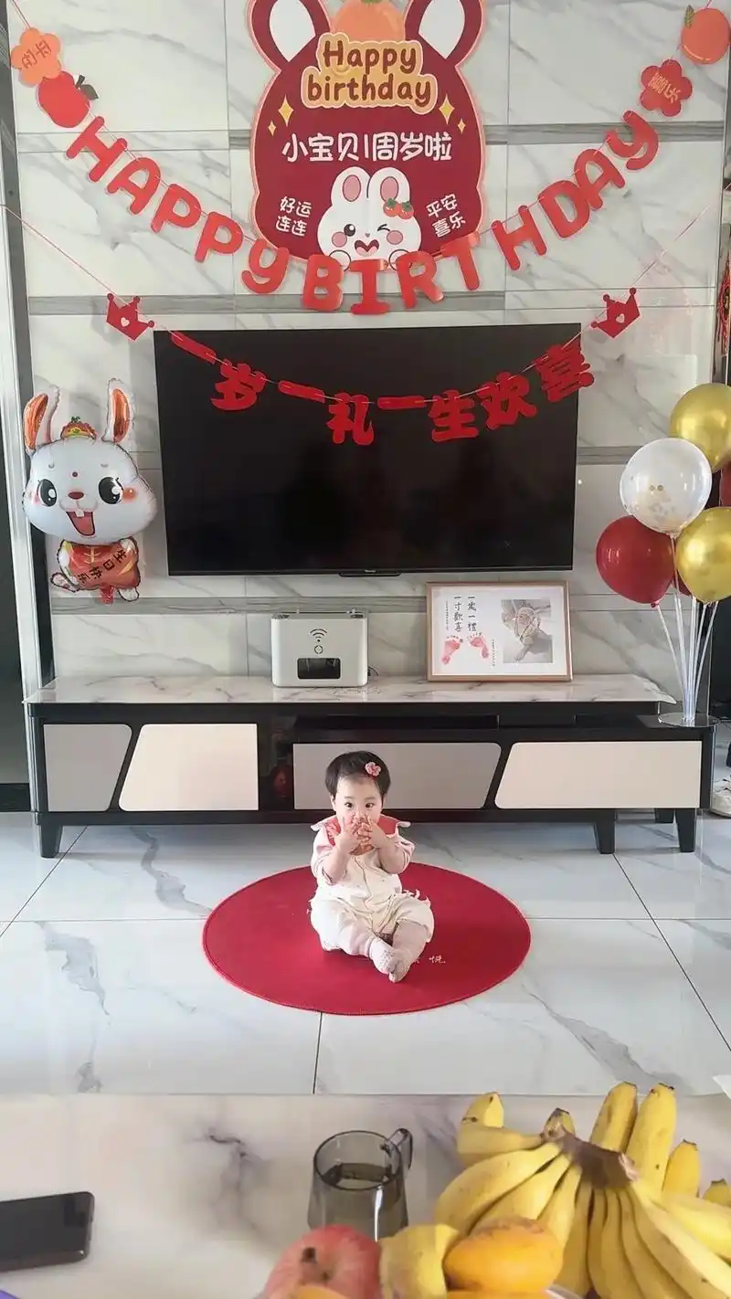 时光飞逝,转眼间小悦儿一周岁了,祝小悦儿生日快乐妈妈希望我的 - 抖