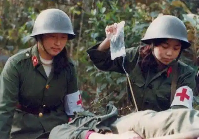 "战地女神"刘亚玲,曾因违抗军令上老山前线被处分,现在可好?