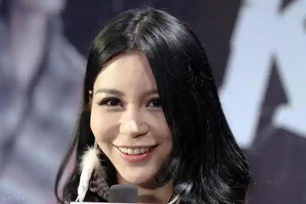 "宁坐宝马哭"的马诺,13年后也终于可以自由自在地笑了