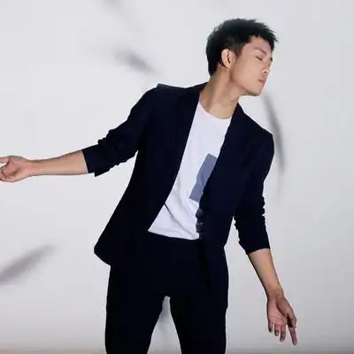 关注歌手秦昊,1986年5月17日生于重庆市,中国内地男歌手,好妹妹烙队