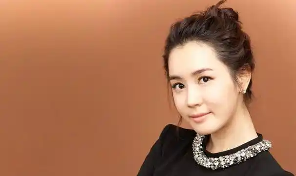 李多海虽多次尝试跨界发展,但她的工作重心始终稳固地扎根于韩国,不断