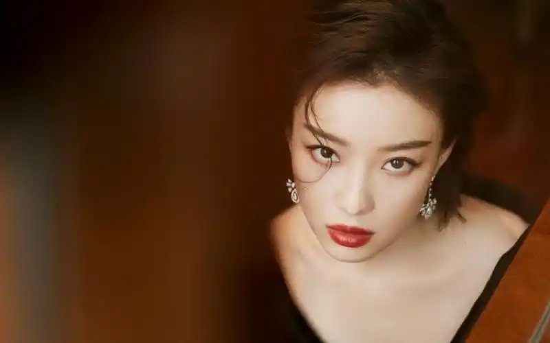 倪妮成熟妩媚高清桌面壁纸