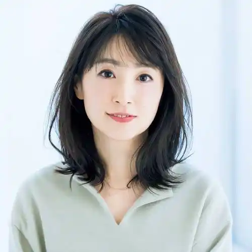 告别大妈感,45岁女性必备的10款"锁骨卷"发型:既时髦又气质