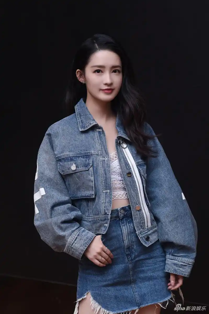 组图:新浪娱乐对话《中国机长》主演李沁