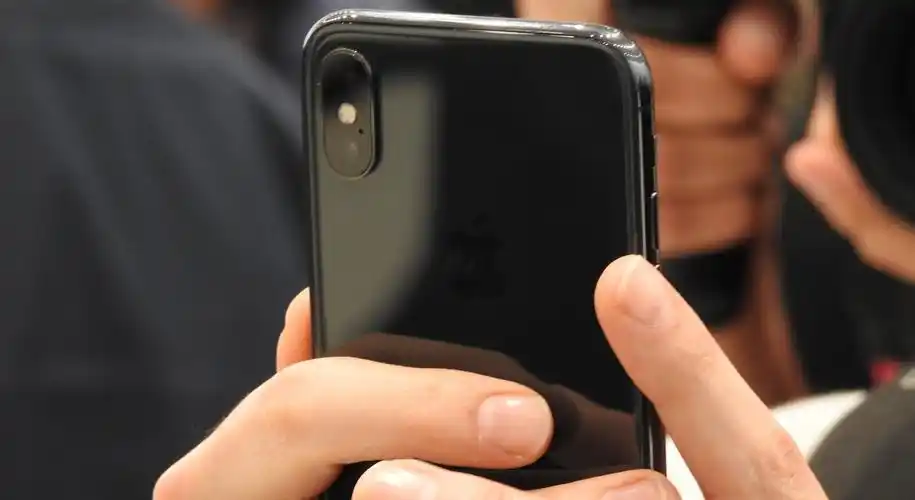 早报iphone9新颜色曝光罗永浩明年锤子手机或采用升降摄像头设计滴滴