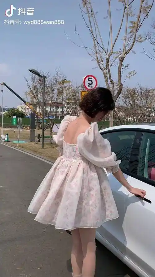 本来不想发抖音的但是这春夏光腿神器也太自然了吧