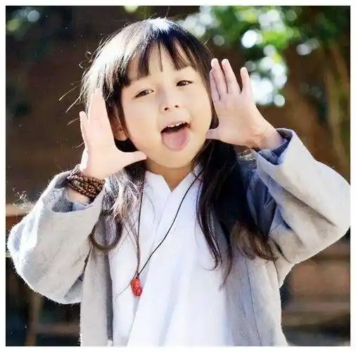 2岁童星刘楚恬出道就年入百万,面容甜美却遭整容禁忌,如今怎样_父母