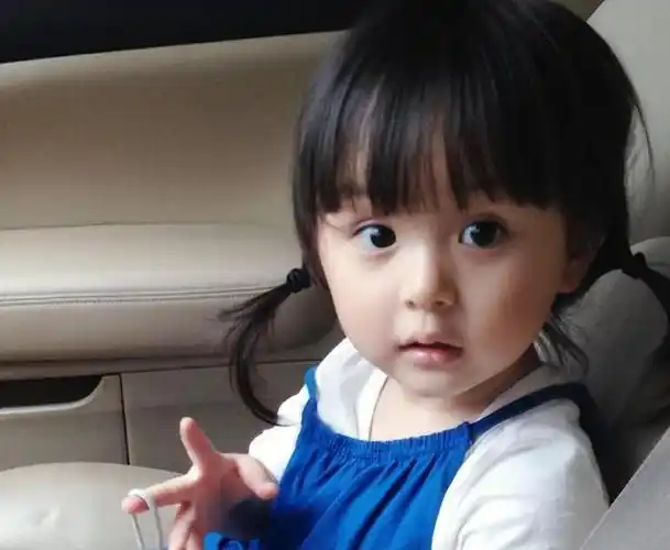 不意外,刘楚恬拿了这档节目的冠军,也让更多人认识了这个可爱的小女孩