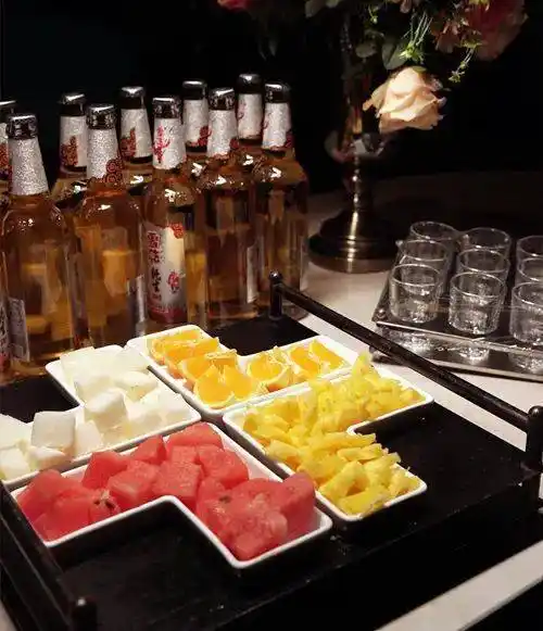 在星辰ktv嗨歌有168元啤酒套餐送小吃果盘还有畅饮包间