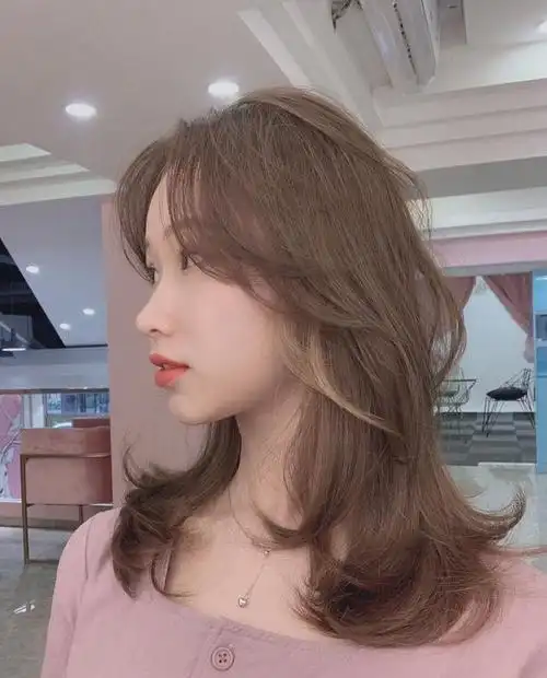 别再留直发了,今年最流行"人鱼卷"发型,时髦还显脸小!