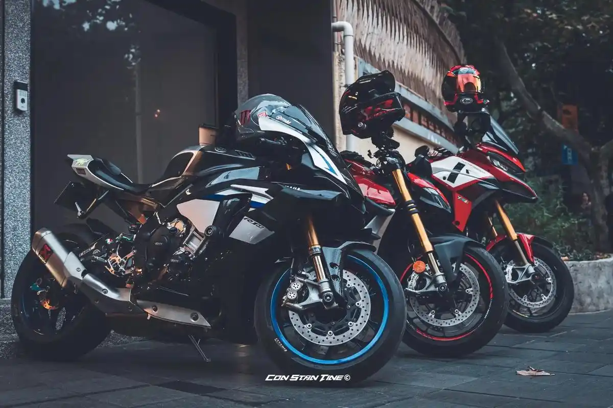 机车摄影 #机车壁纸 #杜卡迪 #图文伙伴计划 一个男人有 - 抖音