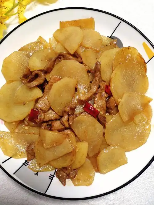 土豆片炒肉简单下饭好好吃