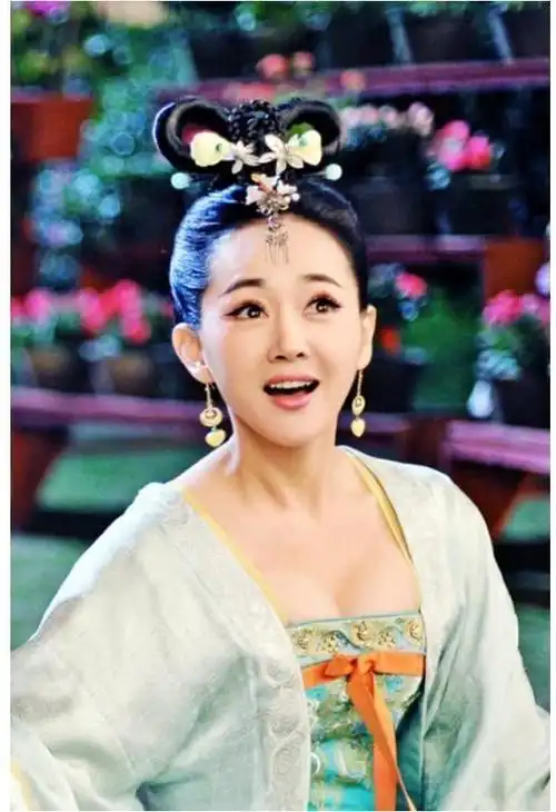 《武媚娘传奇》中,张定涵一人饰演两个不同类型的角色,一个是贤良淑德