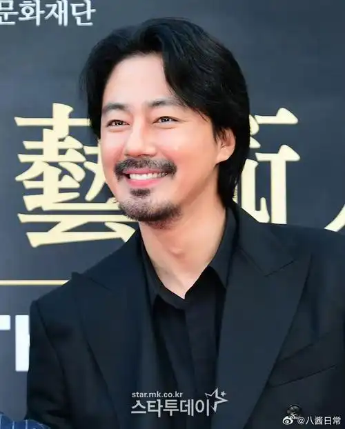 赵寅成留胡子了(想起蒋勤勤以前说陈建斌年轻的时候像赵寅成#赵寅成