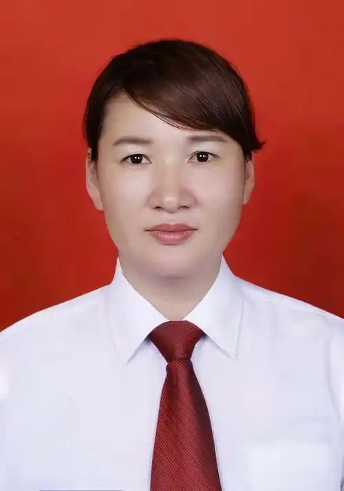 年逾古稀的杨兆科不住地抹眼泪:"丽美书记是个热心人,村里哪家有困难