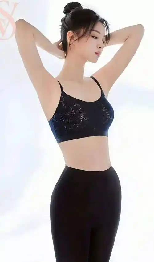 王楚然:女星里的一匹黑马_截图_身材_气质