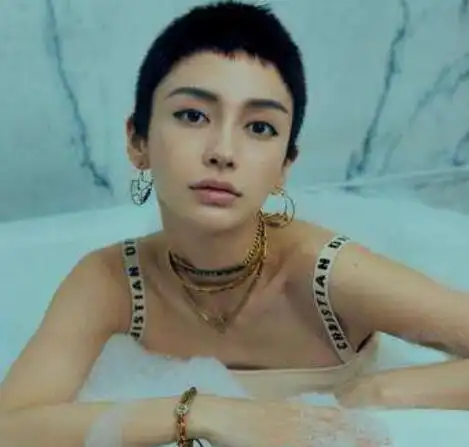 女孩露耳寸头发型图片