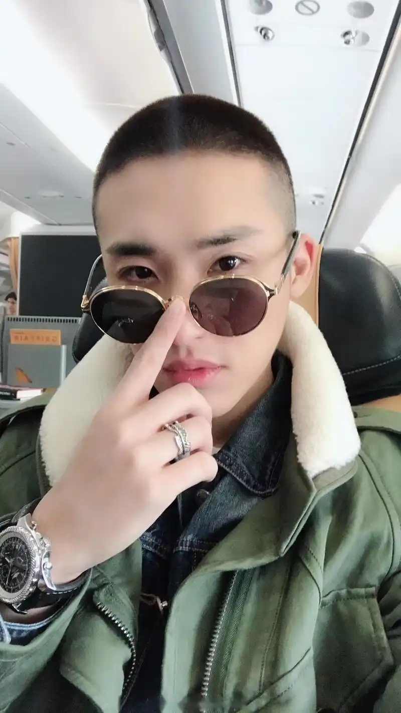 如歌中饰演的雷惊鸿备受关注,大概每个男生在某一阶段都有寸头的经历