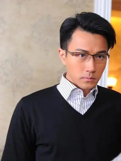 48岁的刘恺威反而越来越年轻,比起12年的莫绍谦,他活出了自己