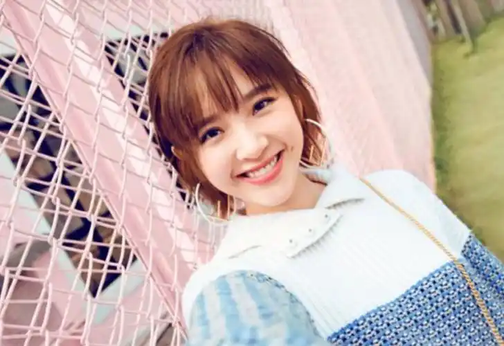 这种发型是所有短发中最随意的发型了,是女生彰显小清新最佳的发型了