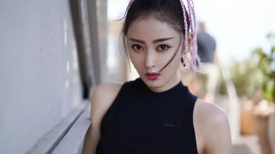 张天爱粉色脏脏辫高清原图下载,张天爱粉色脏脏辫,高清图片,壁纸-桌面