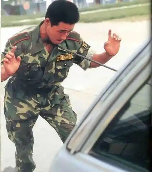 那些年,我们穿过的武警迷彩服_作训服_图案_服装