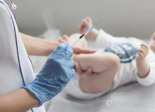 年轻的女医生打针